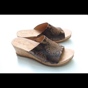 NWOT Bare traps wedges